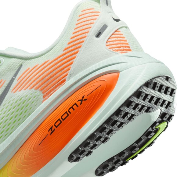 Nike Zoom Vomero 18 Men's Size 10 Barely Green Hyper Crimson FB8509-300 π₯π - Picture 6 of 7